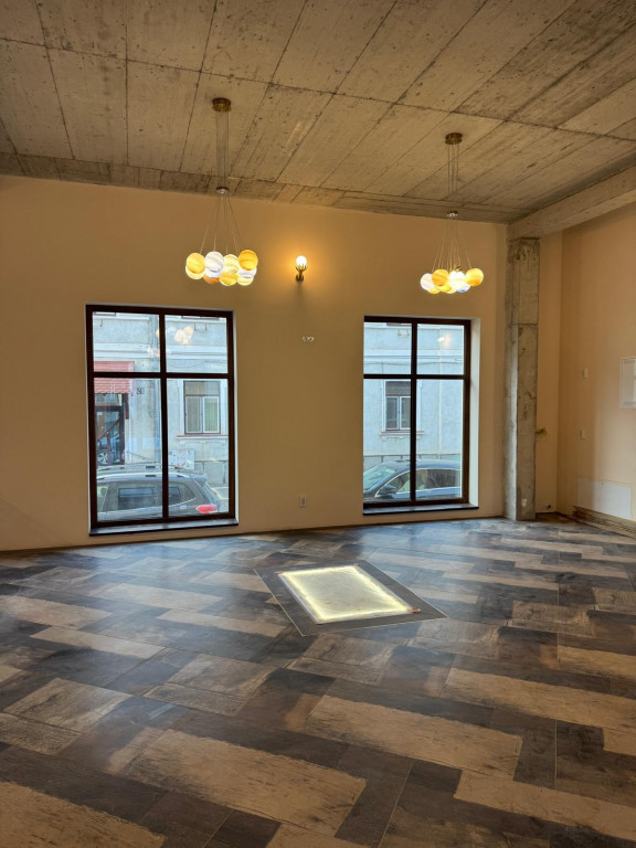 Spatiu comercial, Ultracentral