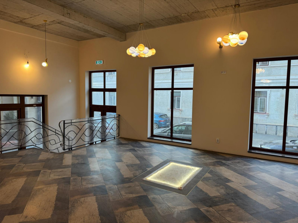 Spatii comerciale, Ultracentral