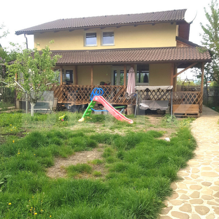 Casă deosebită din lemn masiv de stejar | 125 mp utili | T