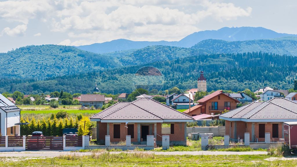 Casă individuală pe un singur nivel, la roșu, teren 50...