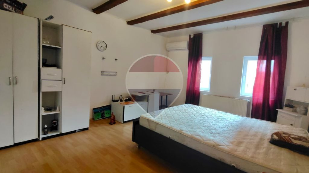 Casă / Vilă cu 3 camere de închiriat în zona Schei