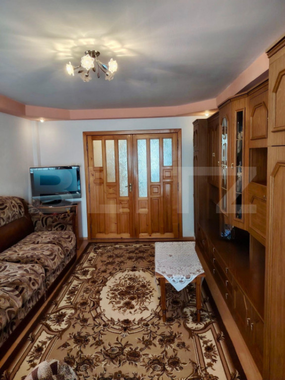 Apartament cu 3 camere 65mp. decomandat, cu garaj și parcar