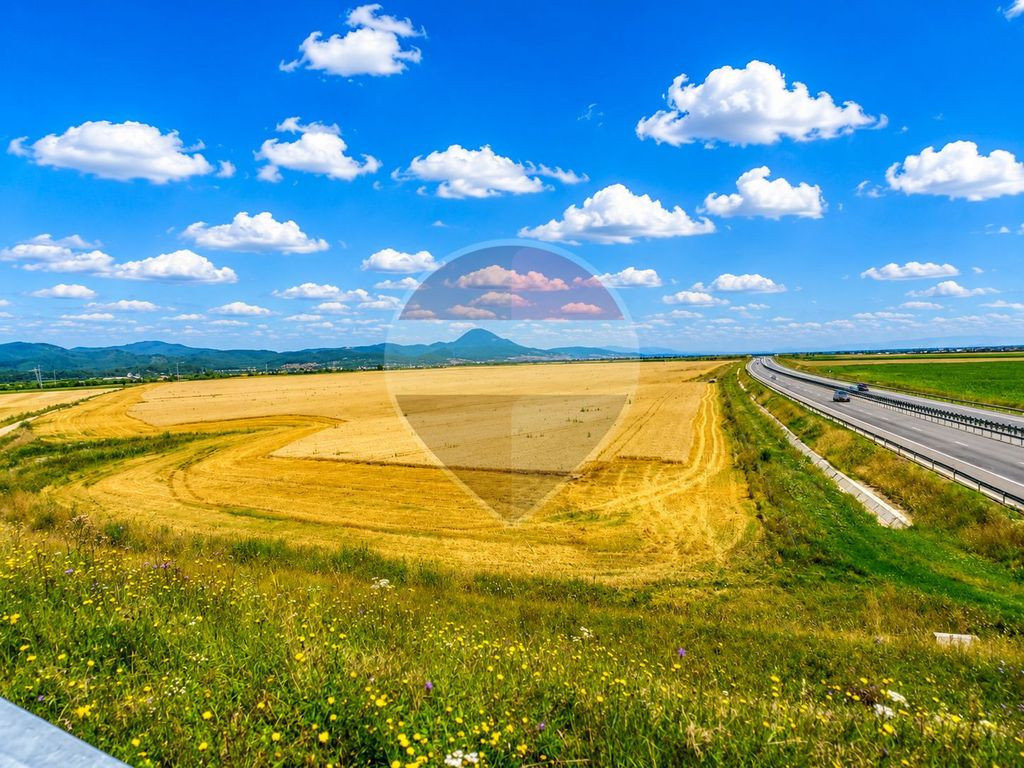 Teren extravilan 17,000mp Rasnov langa Autostrada A3, zon...