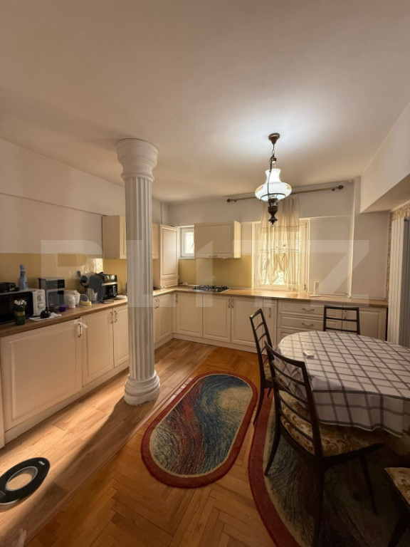 Apartament 3 camere, decomandat, Zona 9 Mai, Et 2