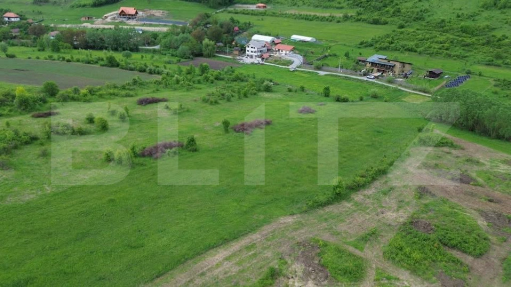 Teren intravilan de vânzare în Bozeni – 1.500 m² | Idea