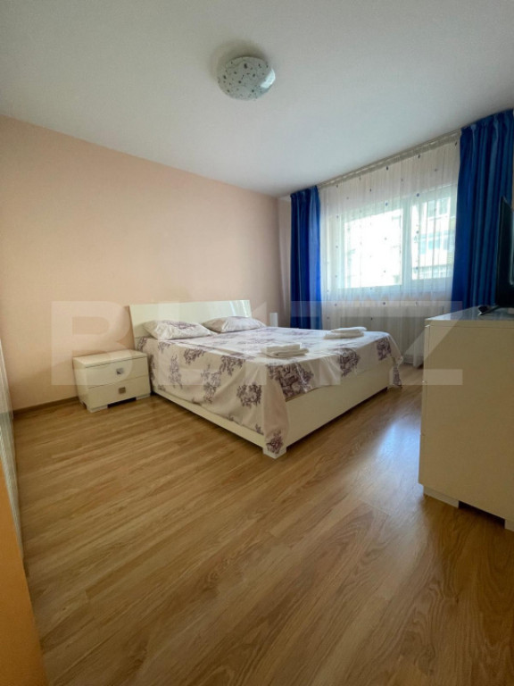 Apartament cu 2 camere, decomandat, loc de parcare – Zona