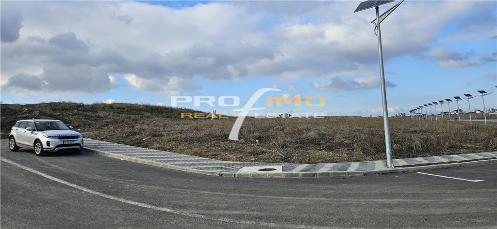 Teren 965mp.deschidere la 3 strazi, pe malul Lacului Techirg