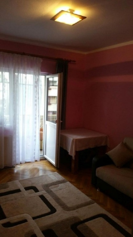 Apartament o camera zona Garii