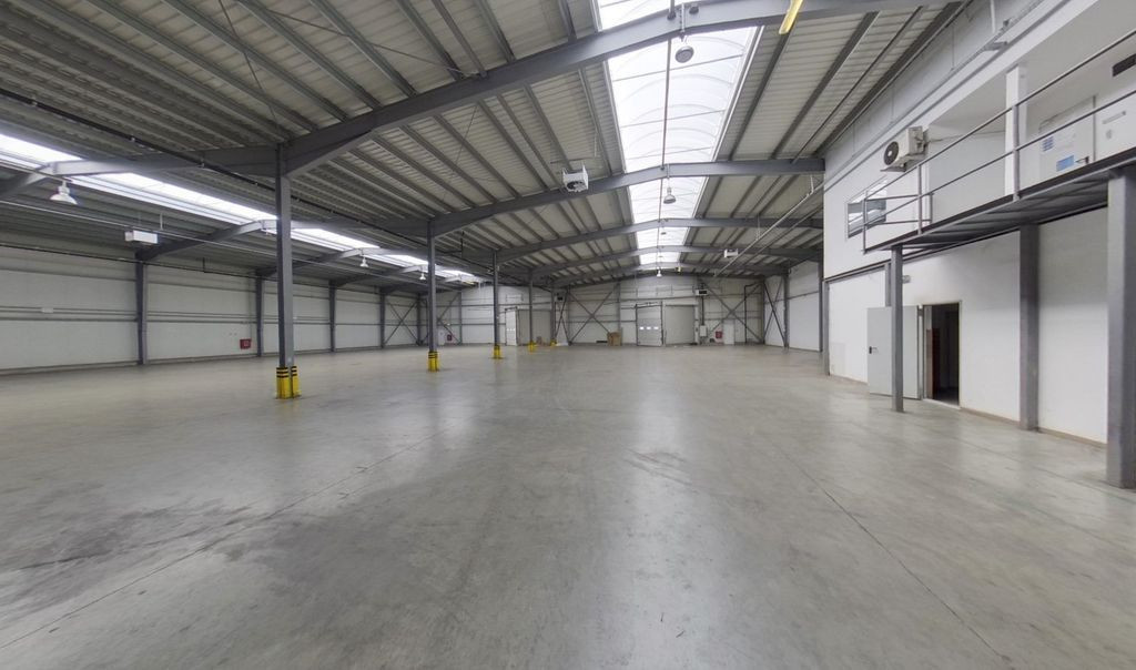 Hala industriala coborare autostrada la 500 eur/mp