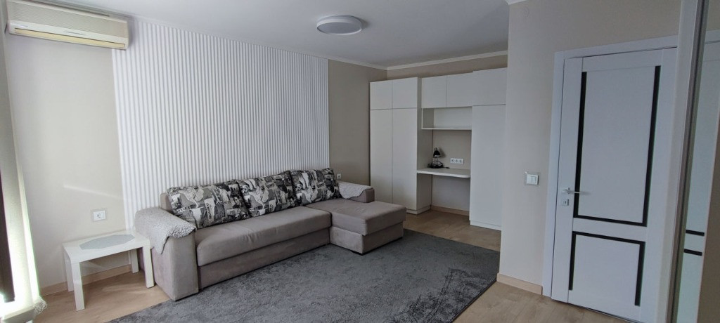 Inchiriez apartament cu 1 camera in zona Bulgaria