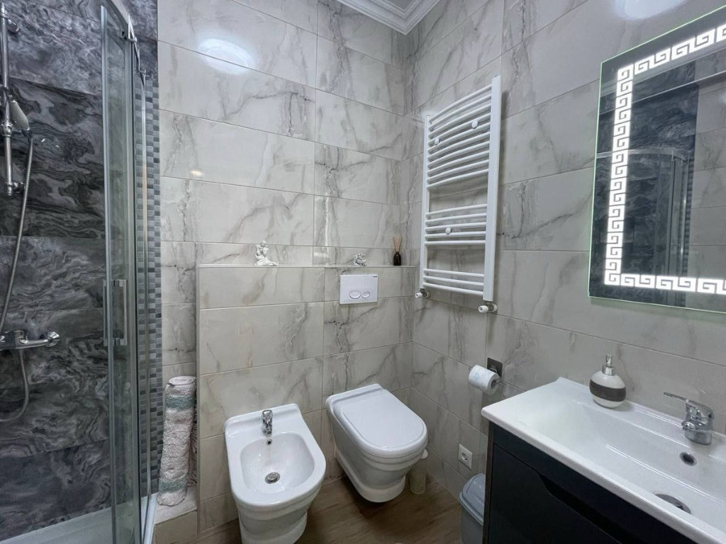 Inchiriez apartament cu 2 camere situat in zona Centrala