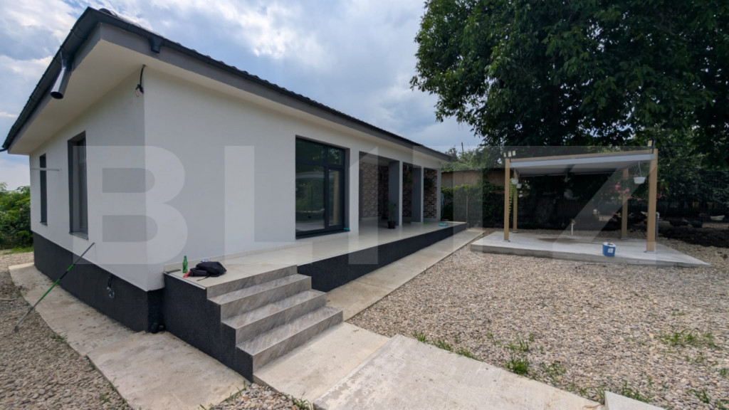 Casă pe structură metalică 3 camere 141 mp utili, teren