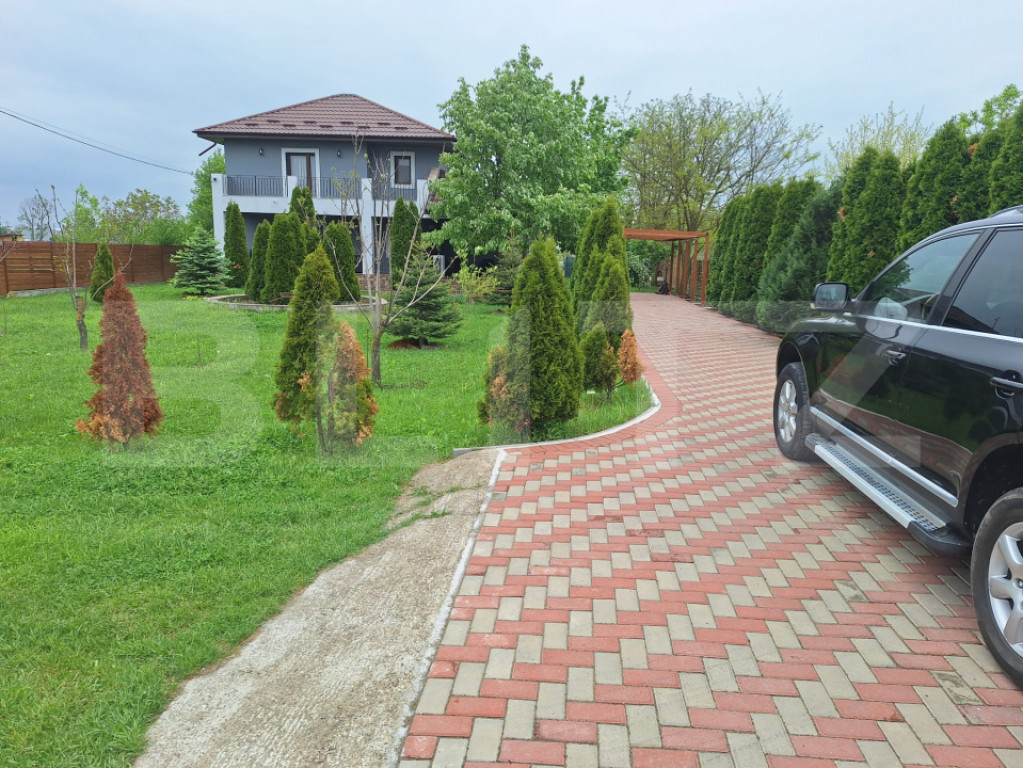 Casa 4 camere, 200 mp util, 1300 mp teren in proprietate, Sc