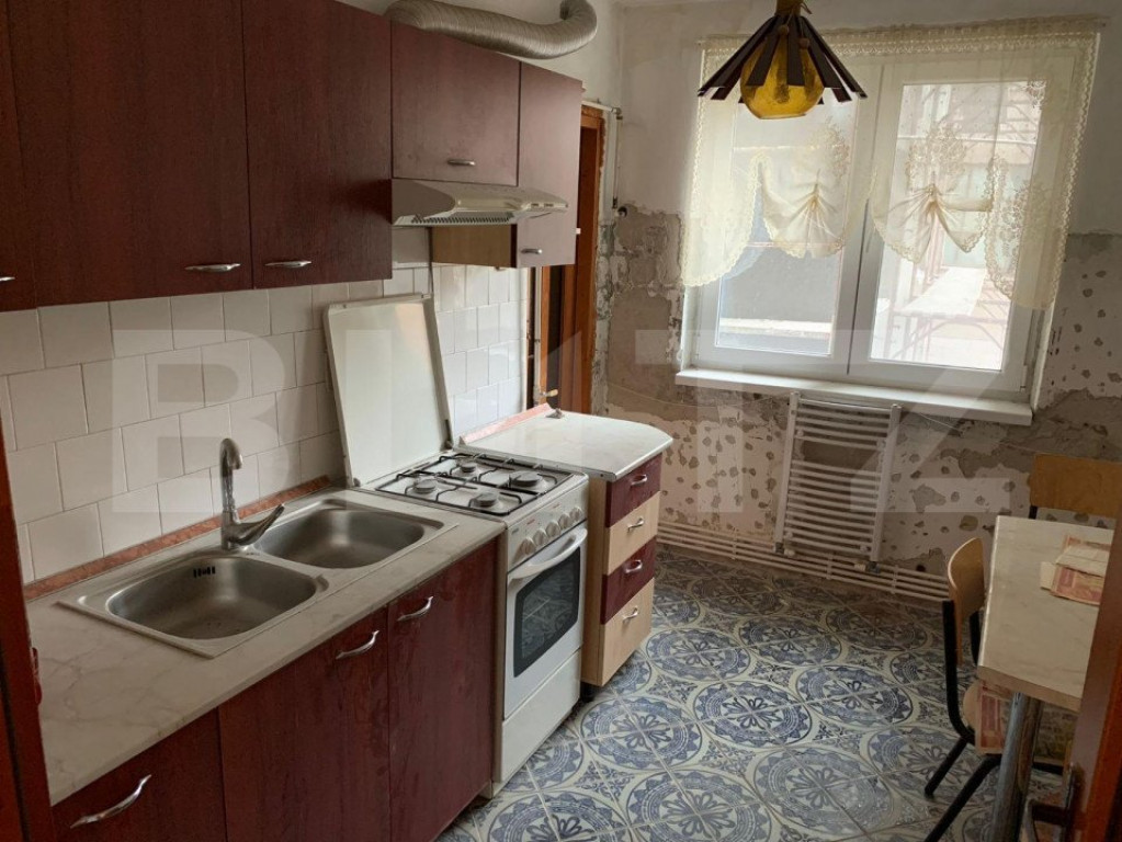 Apartament 4 camere, 91mp, 2 bai, zona Cetate, etaj 1, garaj