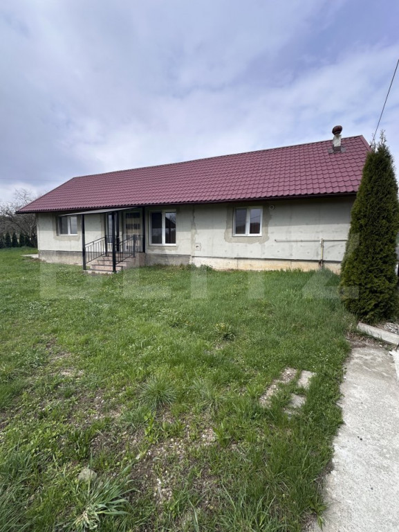 Casă de vânzare, zonă deosebită , teren generos,Săliș