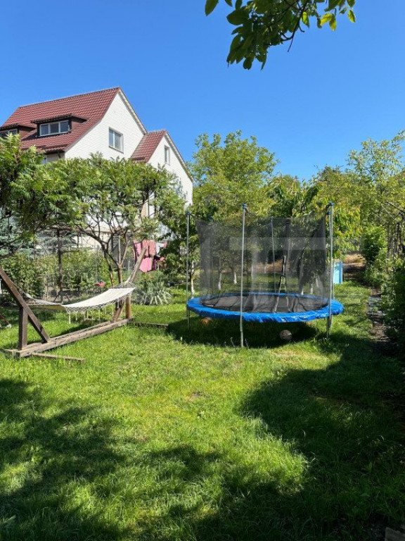 Două apartamente la casă, teren 250 mp, grădină, garaj,