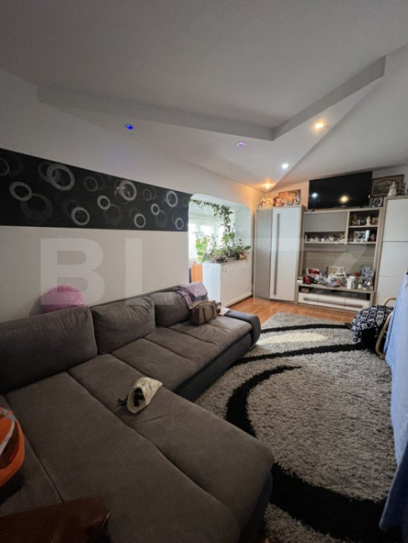 Apartament 5 camere, 2 bai, centrala proprie, cartier Obcini