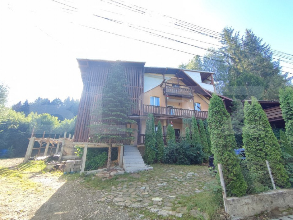 Pensiune 12 camere, 1500 mp teren, Sucevita