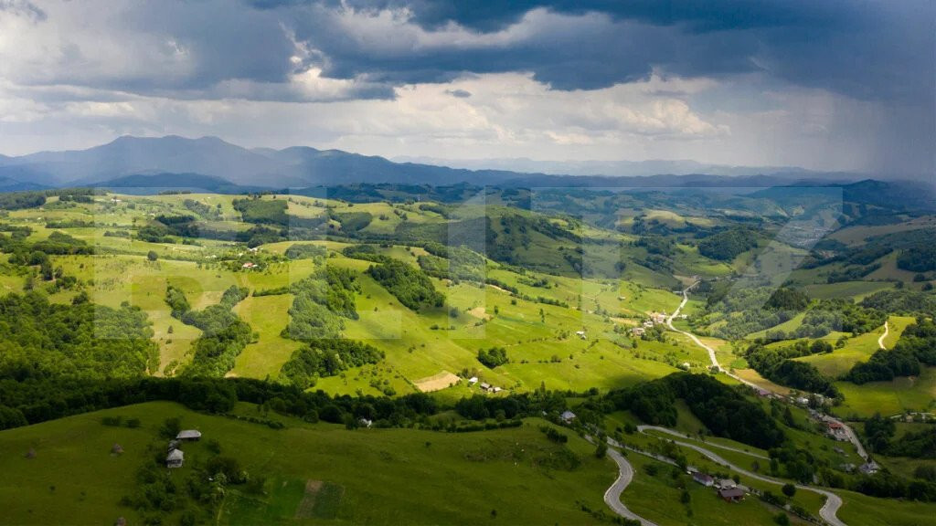 Teren extravilan, 130000 mp (13 hectare), zona turistica, Ra