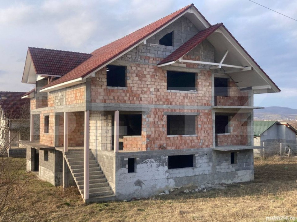 Casă de vânzare la roșu,500 mp utili potențial Unic, loc