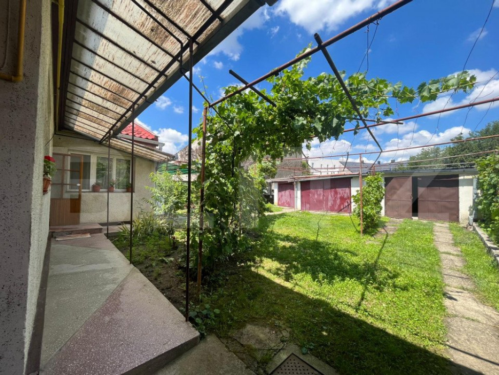 Casa la roșu 3 camere, 142 mp, 592 mp, teren, zona Cionches