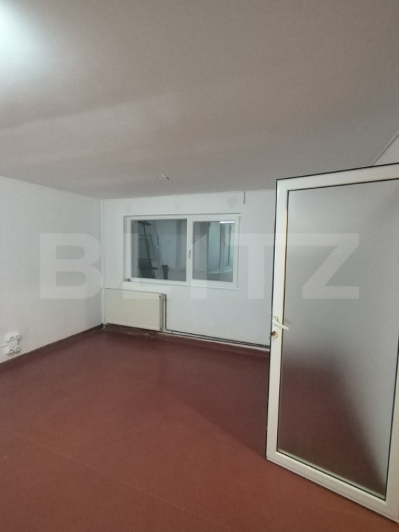 Spatiu comercial 3 camere decomandat Micro 4
