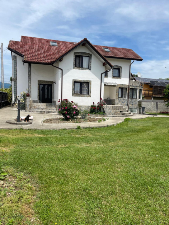 Casa P+E+M, 250 mp si 3400 mp teren, zona Arcani