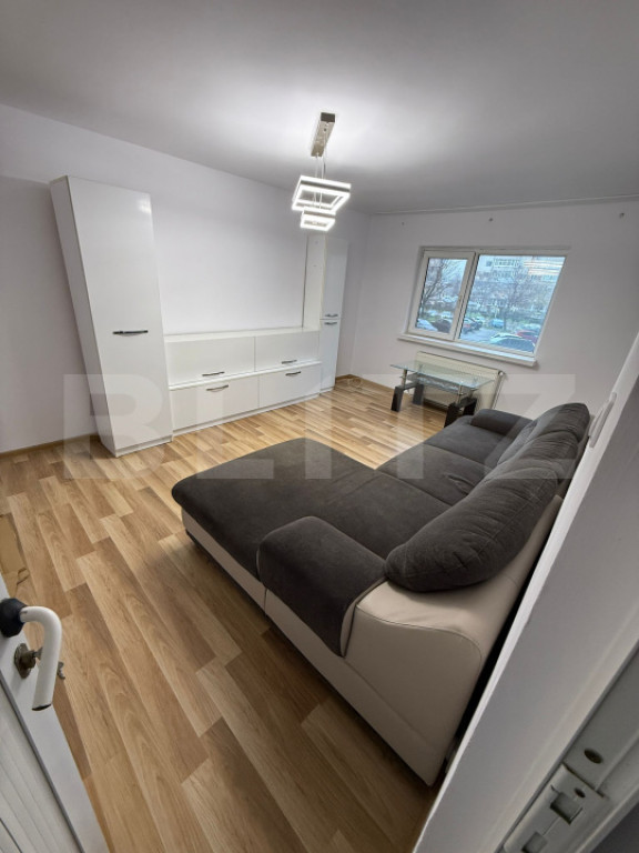Micro 11 apartament renovat recent , 72 mp, 2 bai 3 camere