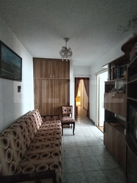 Micro 4 Apartament 3 camere decomandat etaj 2