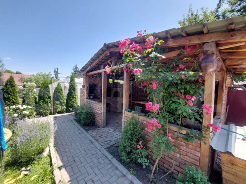 Casa in Sacele cu ciubar curte, pivnita, eleganta, gata de m