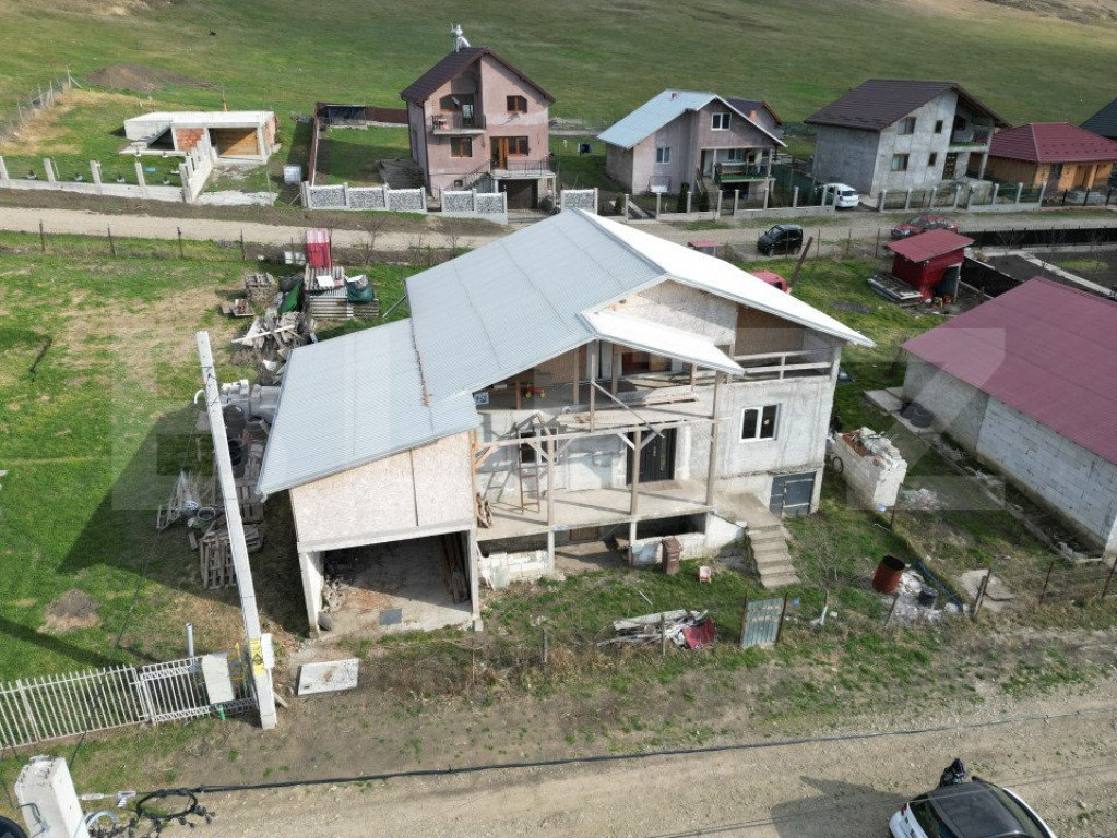 Casa cu 4 camere, 105 mp utili, cu garaj si 500 mp teren, zo