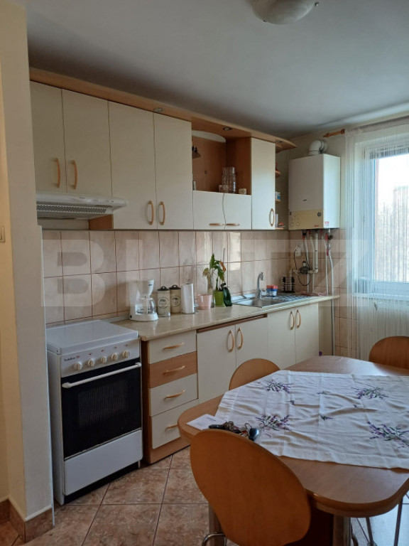 Apartament cu 3 camere, 67 mp, zona Materna