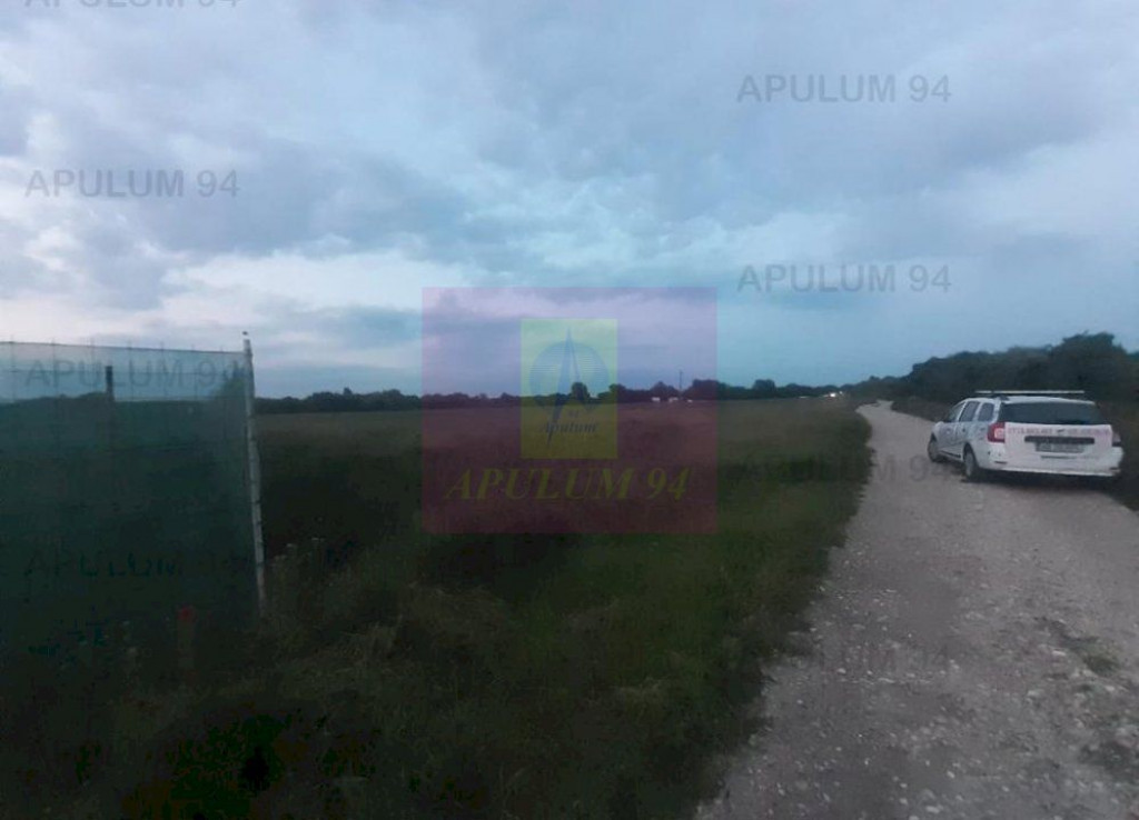 Teren aproape de Bucuresti langa padure