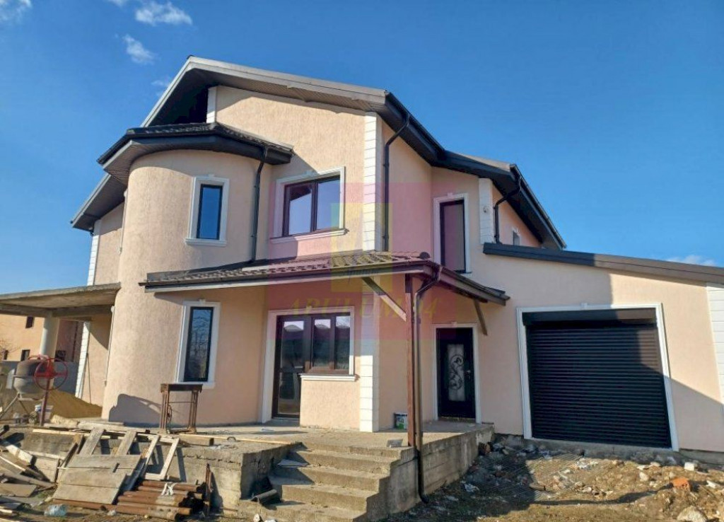 Săbăreni, vilă 5 camere, cu 217 mp utili, în apropier...