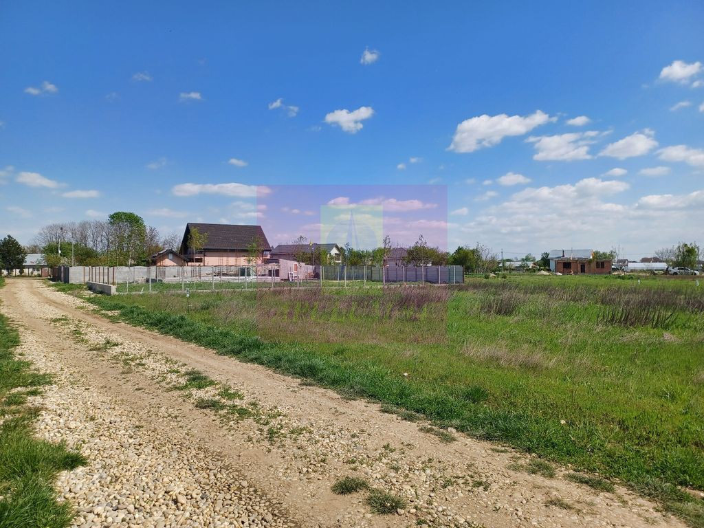 Săbăreni, teren intravilan 3767 mp, cu utilităti
