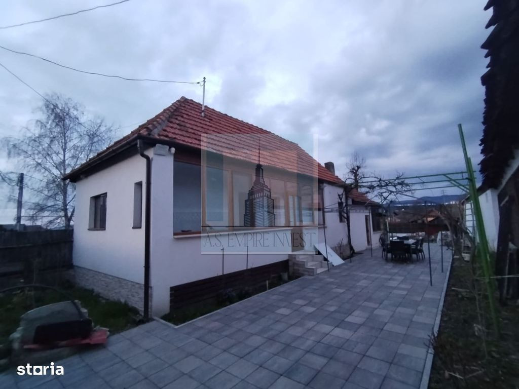 Se vinde casa renovata Tarlungeni, teren ~550mp