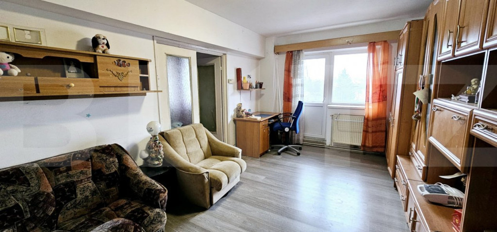 Apartament de vanzare, cu 3 camere, decomandat, 68mp, parter