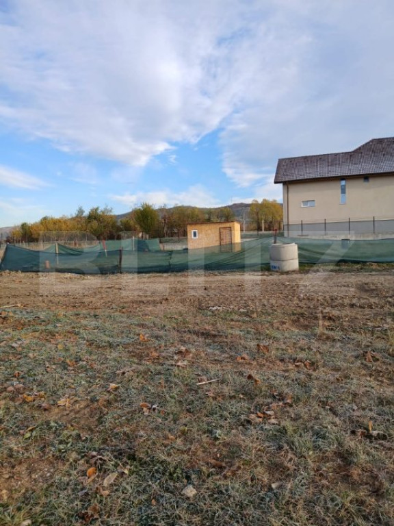 Teren intravilan, de vanzare, 730 mp, zona Viforata