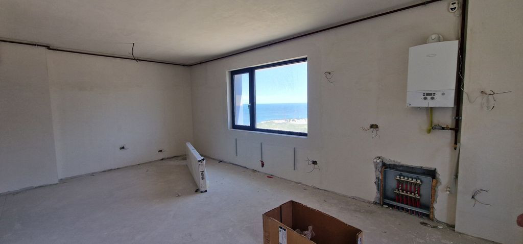 Faleza Nord apartament cu 3 camere, vedere la mare.