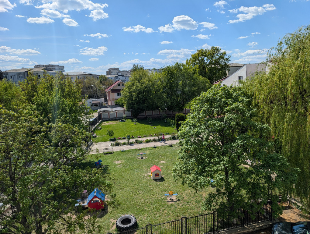 Mioriței - Billa - grădinița Lizuca- 3 camere- bloc din 1