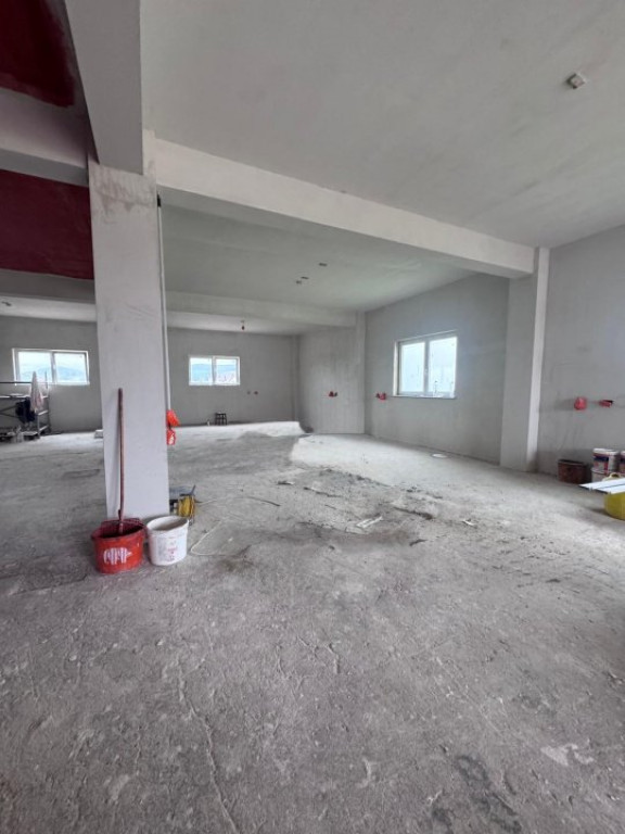 Hala/spatiu comercial de inchiriat , 240mp utili, Vicovu de
