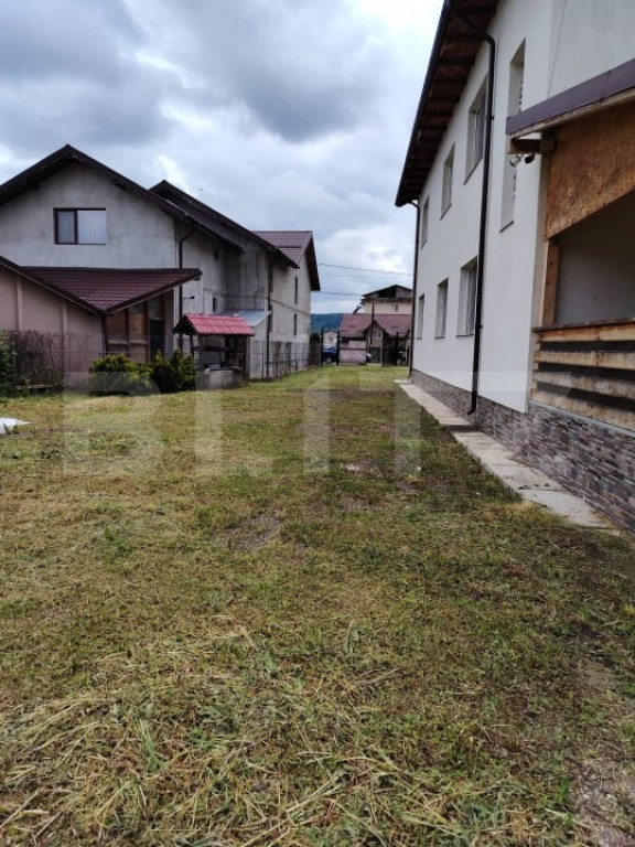 Casa de vanzare, cu 6 camere, 288 mp, zona Voinesti