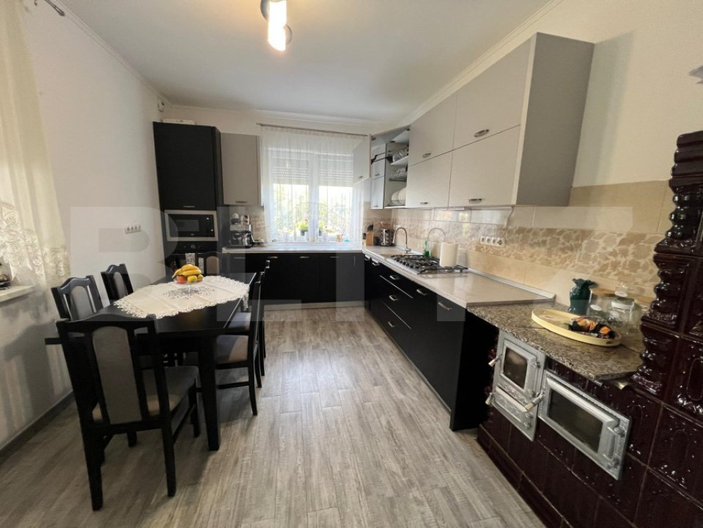 Casă, de vanzare, cu 4 dormitoare + garsoniera, 266 mp util