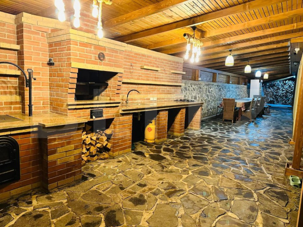 Casa cu 3 camere,baie, bucatarie, teren 500 mp