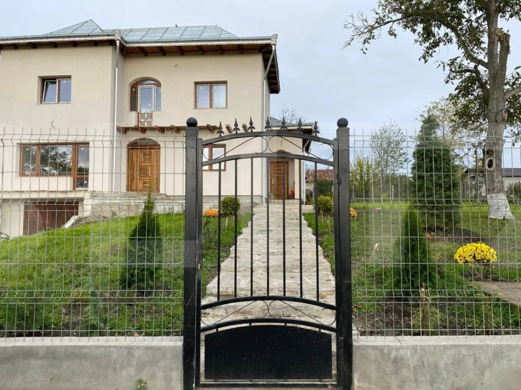 Vilă D+P+1+M - lux Dorohoi – 228 mp utili, teren 2.300 mp