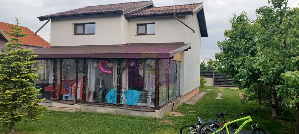 Săbăreni, casă 2011, P+M 4 camere + dependințe, curte...