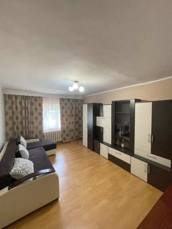 Apartament de vanzare, cu 3 camere decomandat, 68 mp, parter