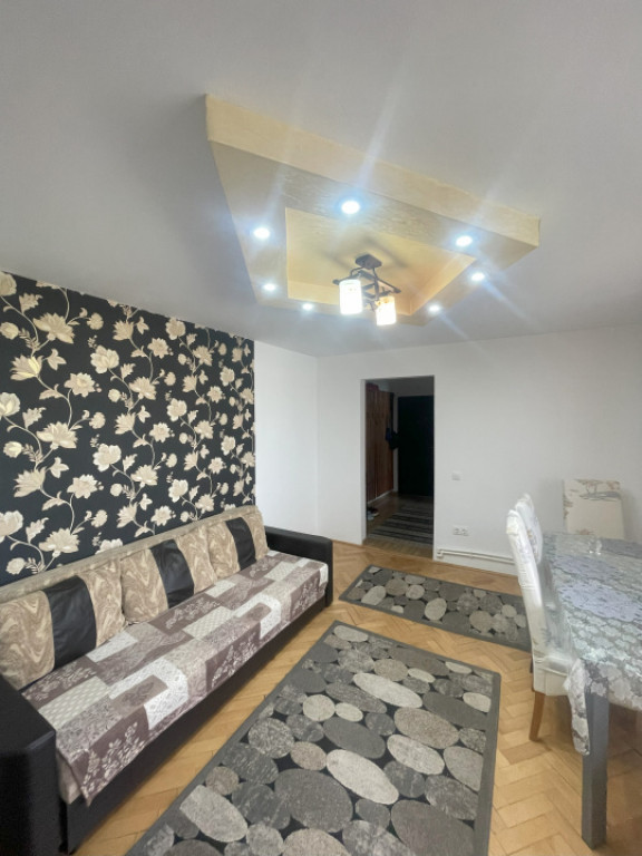 Apartament de 2 camere semidecomandat, 55 mp, etaj 4 cu acop
