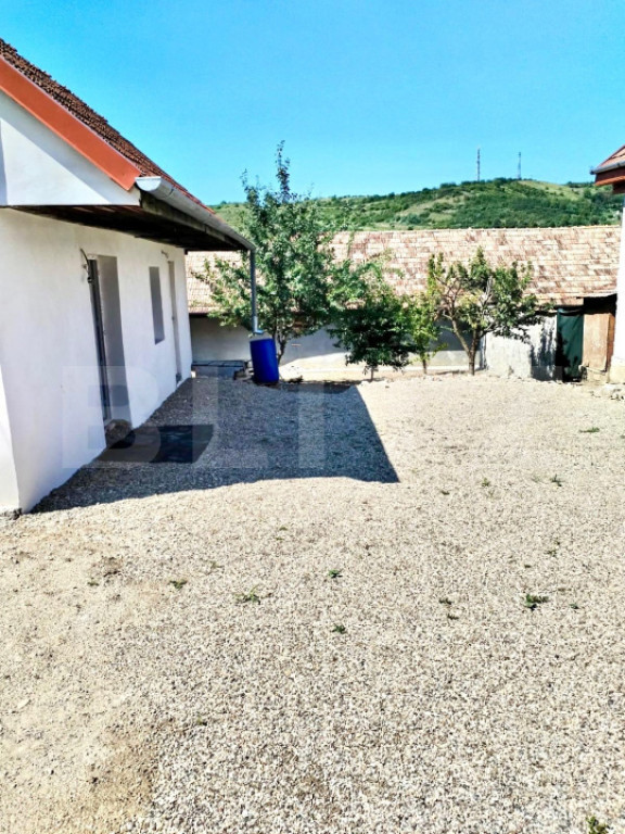 „Casă accesibilă în Aiud – 2 camere, zonă liniștit?