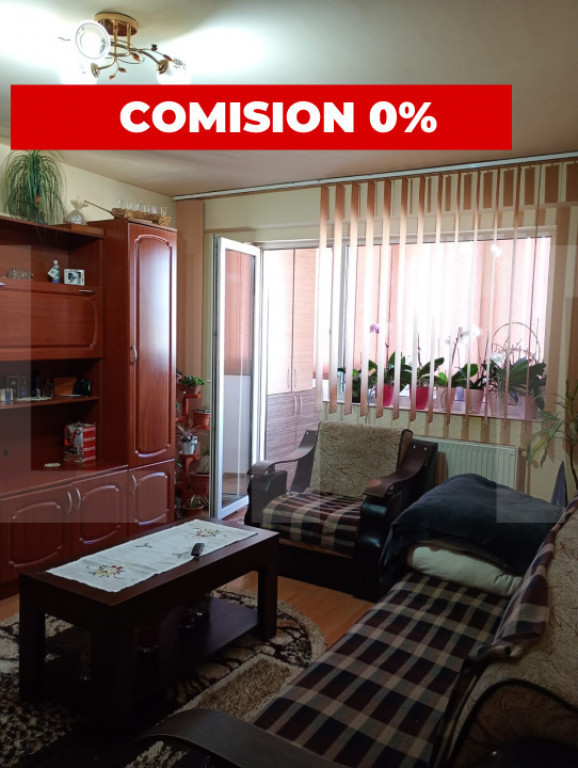 Apartament de vanzare, cu 3 camere, decomandat, 65 mp, carti